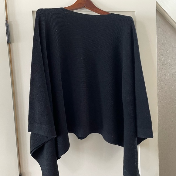 Lululemon be cozy poncho. - Picture 2 of 4